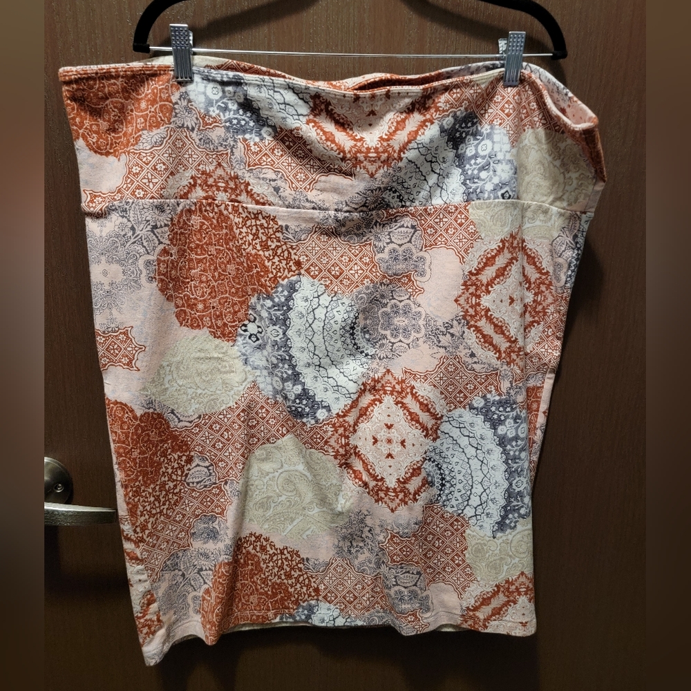 Flaunt Your Curves with This Stunning Torrid Pencil Skirt